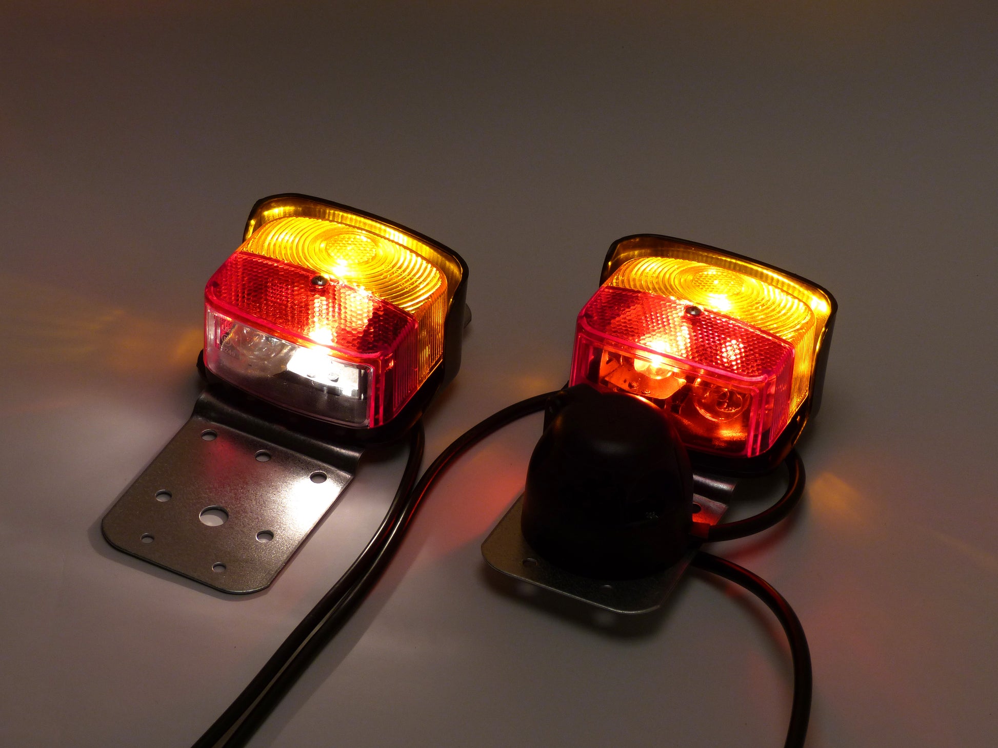 LED Anhänger-Leuchten-Set mit Mehrfunktionsleuchte OCTAGON – GEKA Online