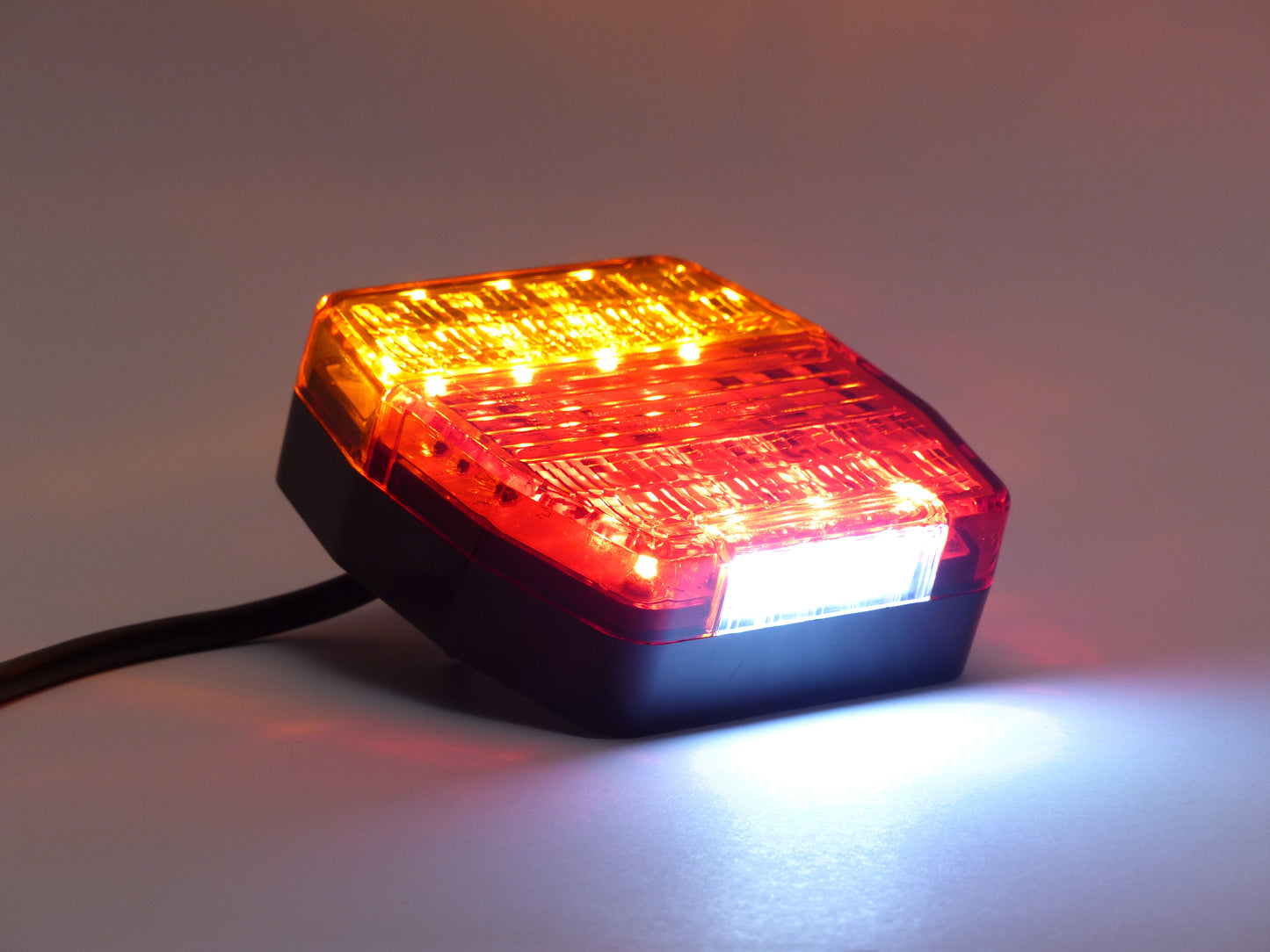 LED Mehrfunktionsleuchte AGRI mit Kennzeichenlicht